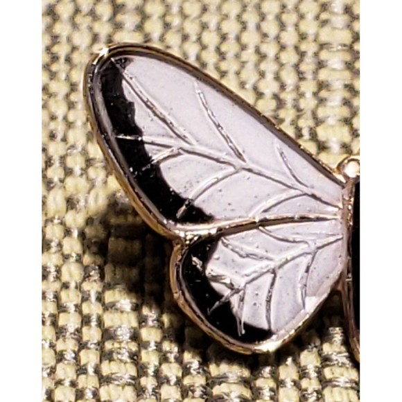 Vtg Unsigned Butterfly In Flight Metal Pin In White, Black, Gold Color Accents - Picture 7 of 9